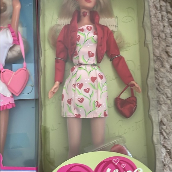 Vintage Valentines Barbie’s - Picture 5 of 6